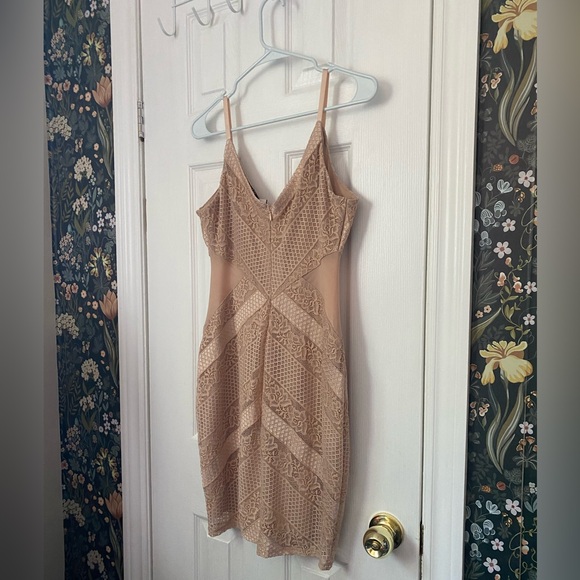 🌸GUESS🌸 bodycon nude sleeveless lace dress - Picture 7 of 12